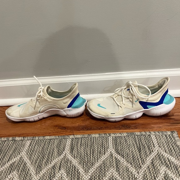 Nike Running Sneakers, Size 6 - Picture 5 of 13